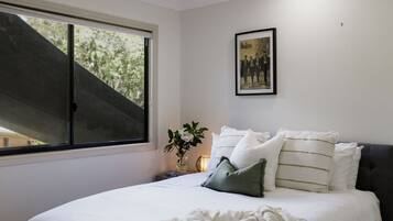 5 bedrooms, bed sheets