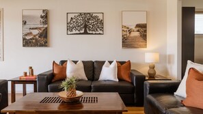 TV - Bayview Beach House - Pet Friendly Holiday Home with a Pool - Holiday Yamba (YAMBA)