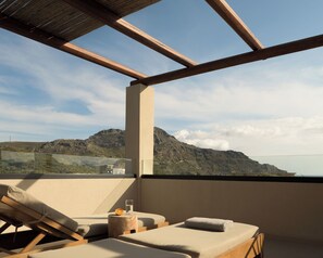 Deluxe Double or Twin Room, Hot Tub, Sea View | In-room safe, laptop workspace, blackout drapes, soundproofing - KYMĀNI Boutique Hotel & Suites (Agios Vasileios)