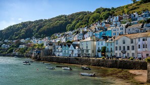 Exterior - Spacious Luxury Retreat with parking & views (Kingswear)