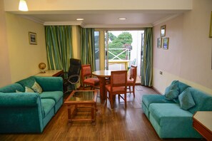 Deluxe dubbelrum - tillgänglighetsanpassat | Skrivbord, gratis wi-fi och sängkläder