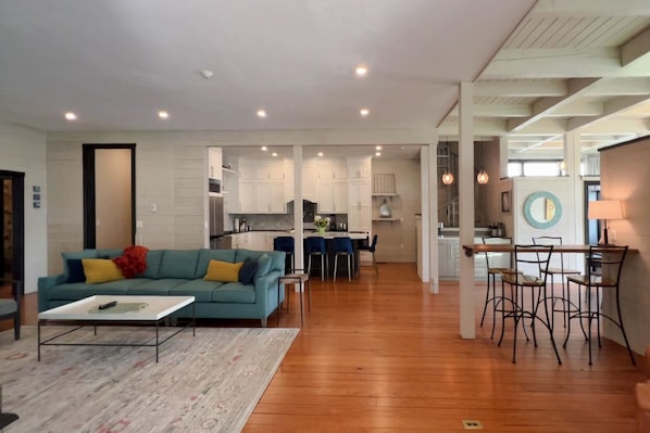 Smart TV, fireplace, stereo, offices
