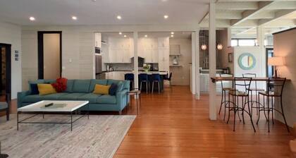 Near Falmouth Heights Beach. Great for large groups! Create Cape Cod memories !