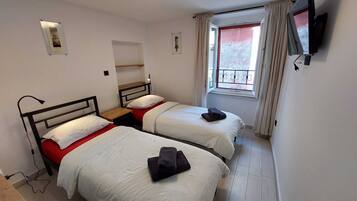 Dubbelrum (Piranum Guesthouse Double or Twin roo) | 6 sovrum och wi-fi