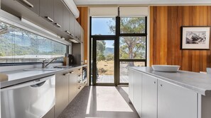 Fridge, microwave, stovetop, dishwasher