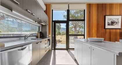 Ecocrackenback 8- Sustainable chalet close to the slopes