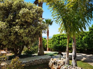 Property grounds - Beach villa w/ heated whirlpool & amazing sea view (Pescoluse)