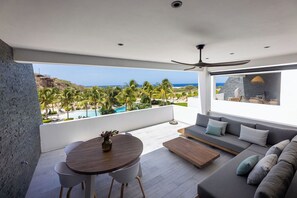 Outdoor dining - Blue Bay | The Reef | Balcony (Sint Michiel)