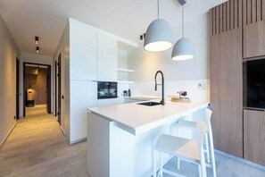 雪櫃、微波爐、焗爐、爐具