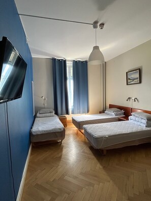 Ropa de cama hipoalergénica, escritorio y wifi gratis 