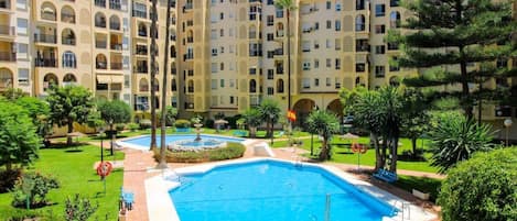 حمّام سباحة خارجي