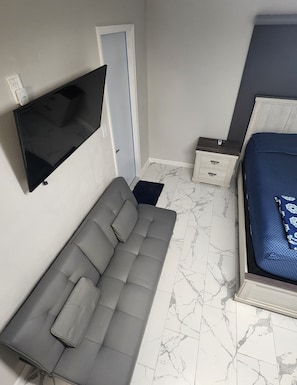 1 bedroom, iron/ironing board, free WiFi