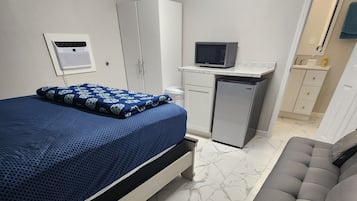 1 chambre, fer et planche à repasser, Wi-Fi gratuit
