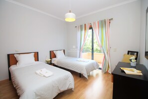 2 chambres, fer et planche Ă repasser, Wi-Fi gratuit, draps fournis