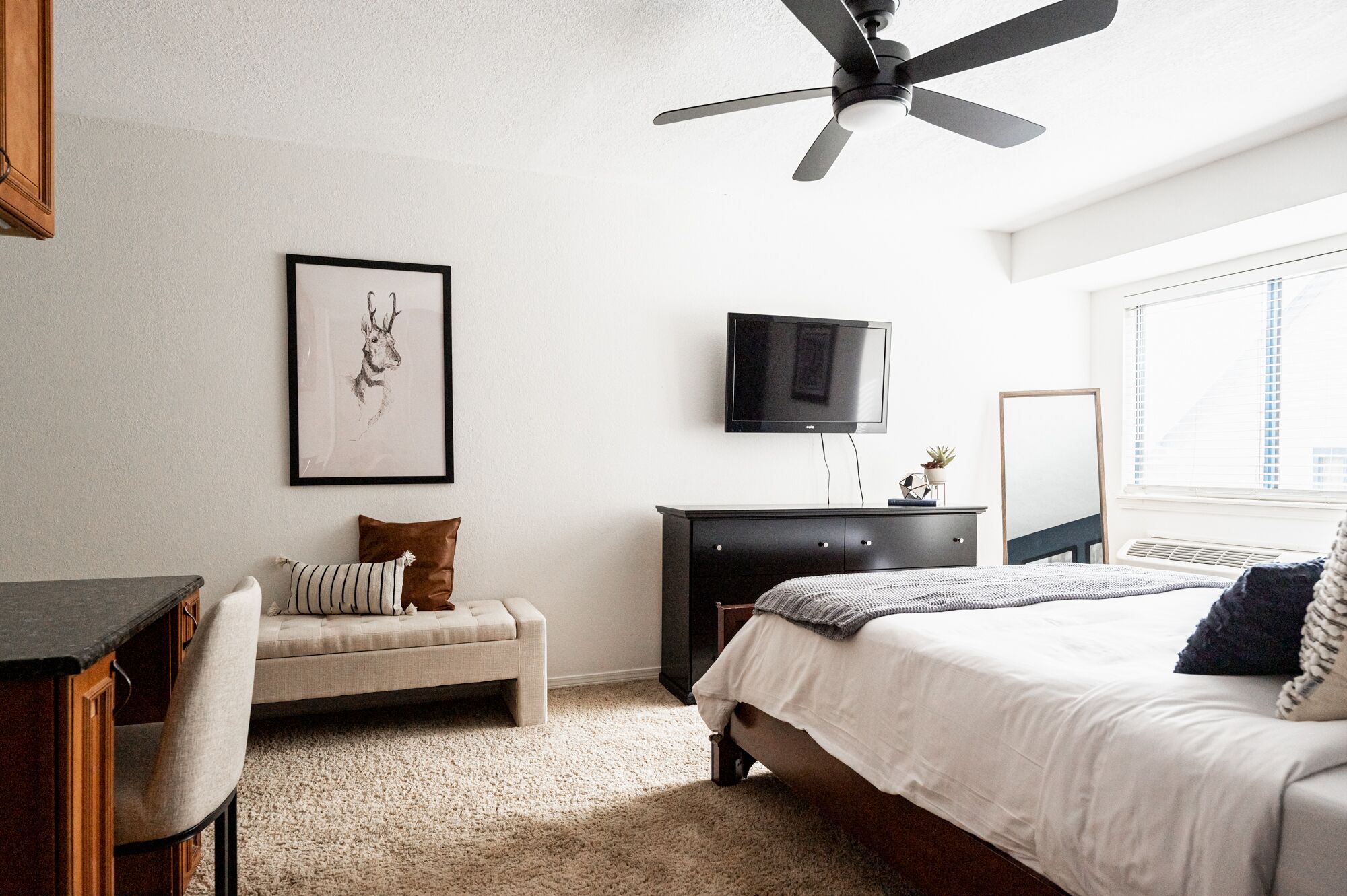 Sleeps 2 | Free Parking | DTC/Boston Commons