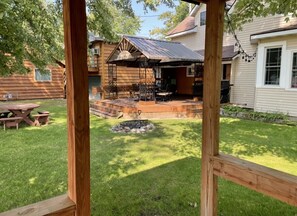 Outdoor dining - Charming Cecil Cottage Next To Landing! (Cecil)