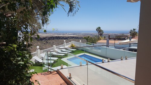 Holiday House with Sea View and Private Pool