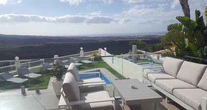 Holiday House with Sea View and Private Pool