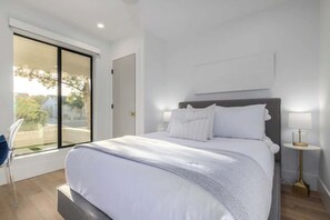 4 bedrooms, desk, iron/ironing board, travel cot