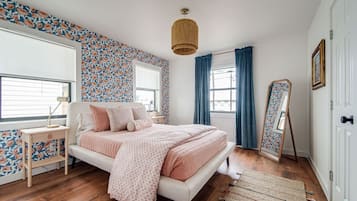 2 bedrooms, iron/ironing board, free WiFi, bed sheets