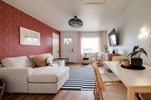 Smart TV, books - "The Brixley House" off the Kerrville River Trail w/Private Backyard (Kerrville)