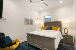 4 bedrooms, iron/ironing board, WiFi, bed sheets