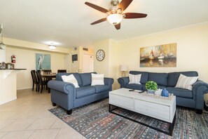 TV, lettore DVD, impianto stereo