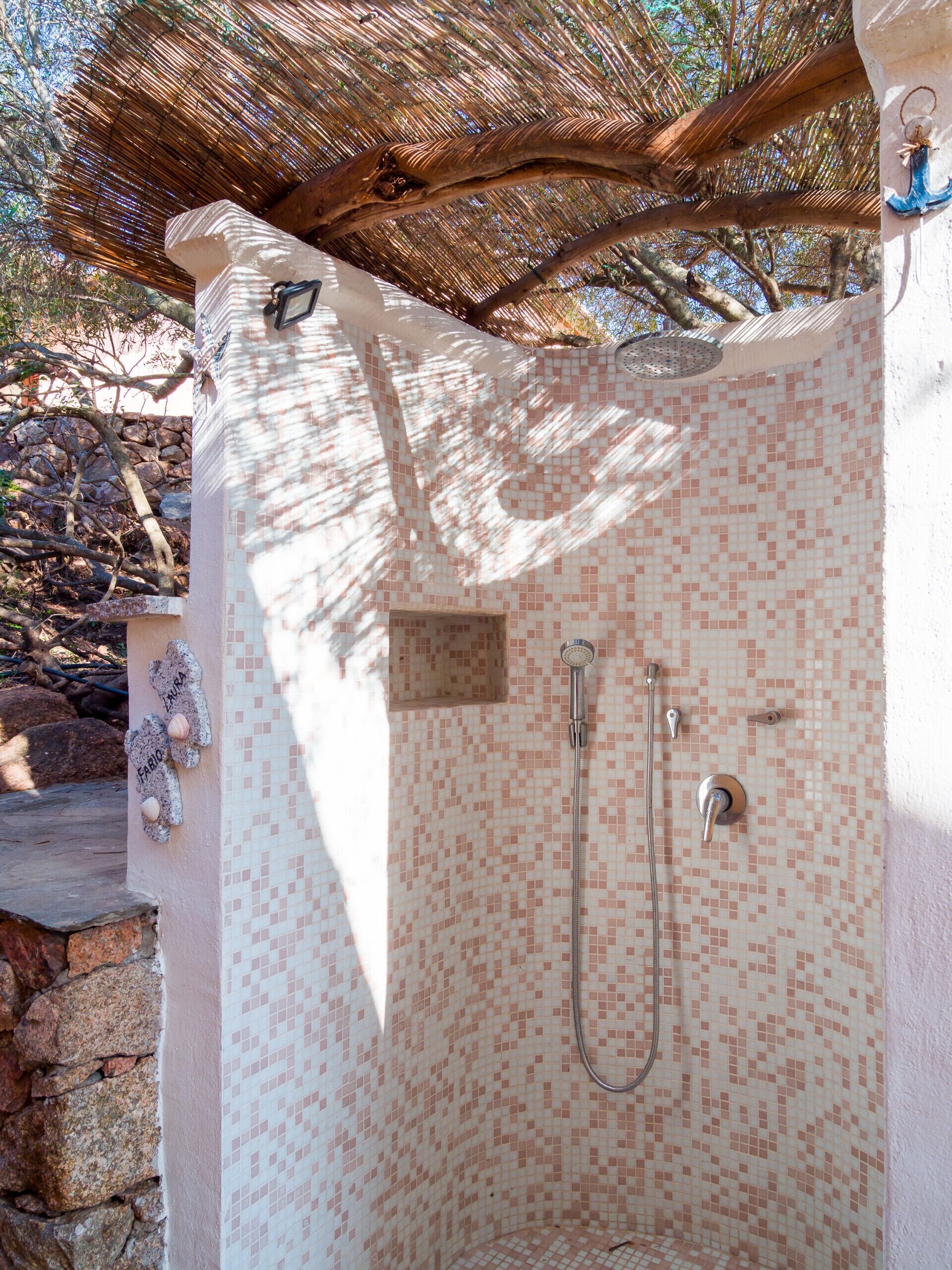 Regadera, secadora de cabello, bidet 