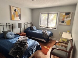 3 bedrooms, desk, iron/ironing board, free WiFi