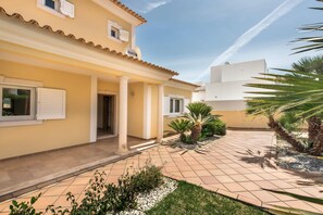 Exterior - Villa Das Oliveiras, Large grounds, walk to Marina (Albufeira)