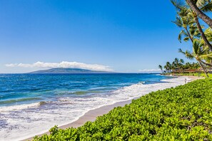 Beach nearby - 87-1 Escape to Paradise at Puamana's Hale Nalu (Lahaina)