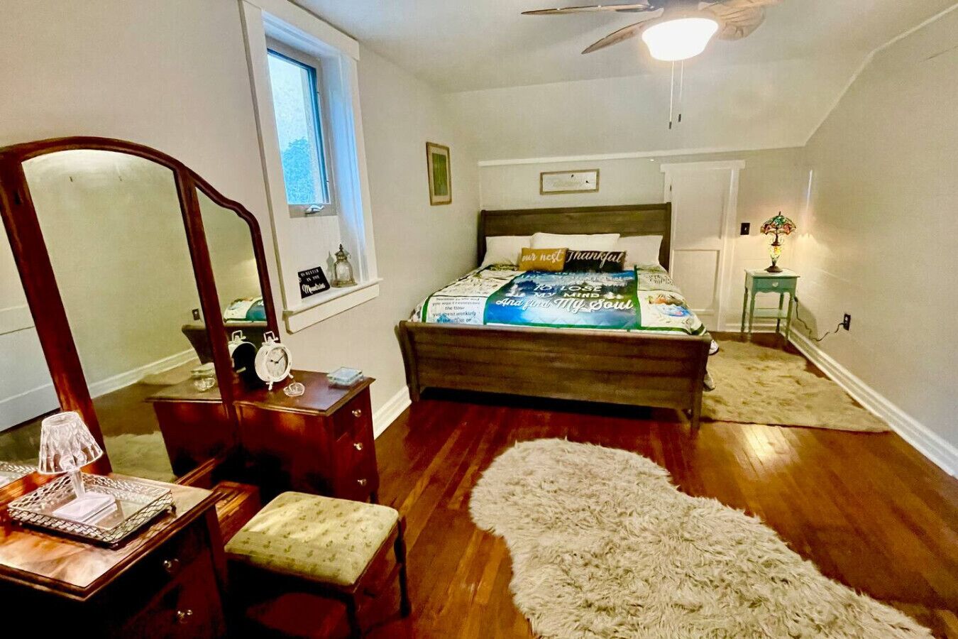 4 sovrum, skrivbord, strykjärn/strykbräda och resesäng