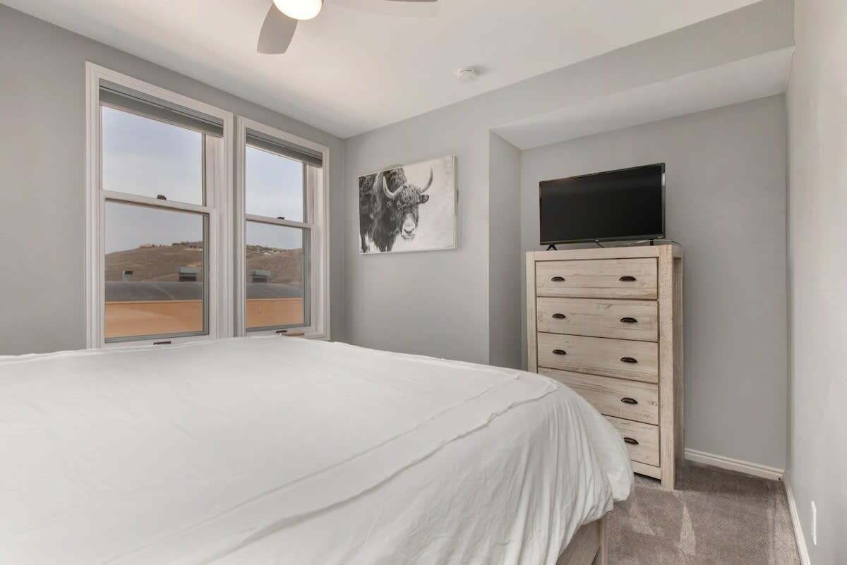 3 bedrooms, travel cot, WiFi, bed sheets