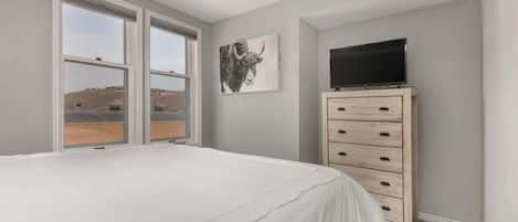 3 bedrooms, travel cot, WiFi, bed sheets