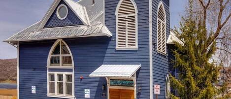 المنشأة من الخارج