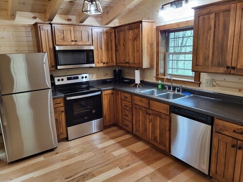 Jack of Hearts. Secluded, Hocking Hills cabin!