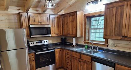 Jack of Hearts. Secluded, Hocking Hills cabin!