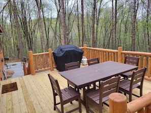 Outdoor dining - Jack of Hearts. Secluded, Hocking Hills cabin! (Rockbridge)