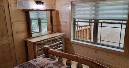 Jack of Hearts. Secluded, Hocking Hills cabin!