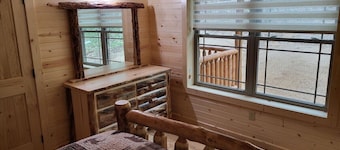 Jack of Hearts. Secluded, Hocking Hills cabin!