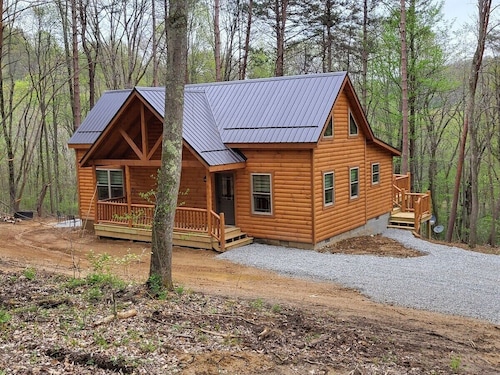 Jack of Hearts. Secluded, Hocking Hills cabin!
