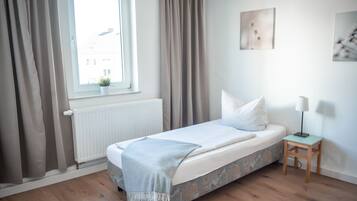 6 slaapkamers, een bureau, reisbedje, gratis wifi