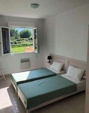 2 Schlafzimmer, Bügeleisen/Bügelbrett, Reisekinderbett, Bettwäsche
