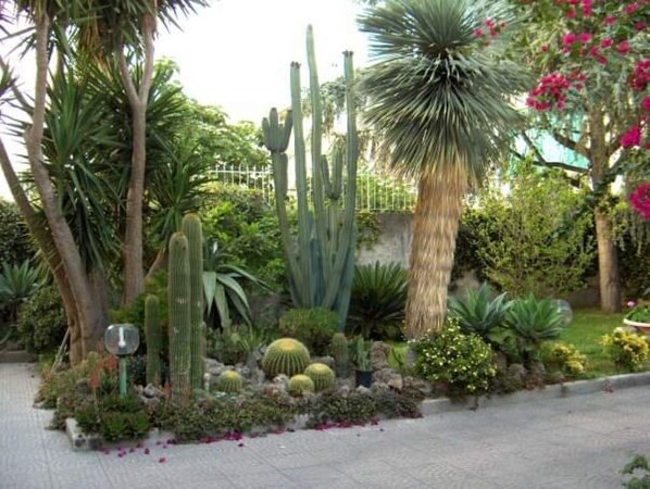 Property grounds - VILLA 10 MINUTI WALKING DAL CENTRO 2 PIANI OGNUNO DA DA 120MQ (VILLA)