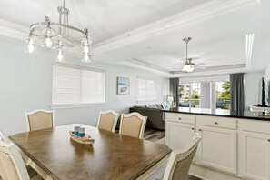 Dining - BEAUTIFUL WATERFRONT 3BD/3BA CONDO IN THE HEART OF CLEARWATER BEACH (Clearwater Beach)