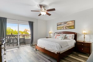 3 Schlafzimmer, Schreibtisch, Bügeleisen/Bügelbrett, Reisekinderbett