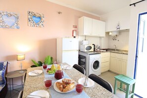 Dining - PRAIA DA ROCHA BALCONY by HOMING (Praia da Rocha)