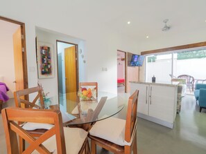 Deluxe Condo | Living area | TV - Charming Jaco Beach Condo Vereda B3 (Jacó)