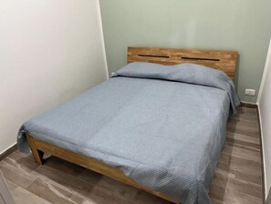 1 bedroom, bed sheets
