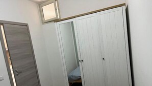 A bedroom with a bed, a wardrobe, and a door. - CASA AI TRE CAMPANILI - Apartment 2 (Gela)